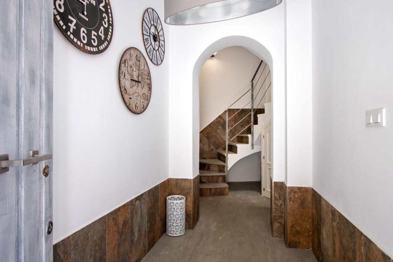 Nine O Clock San Luis Skyview Sevilha Exterior foto